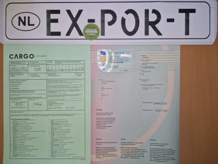 Compleet pakket bij auto verkopen voor export met exportdocument, verzekering en platen